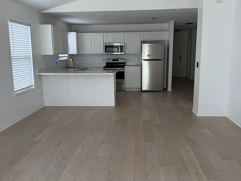 941 Ervin St — Photo 4