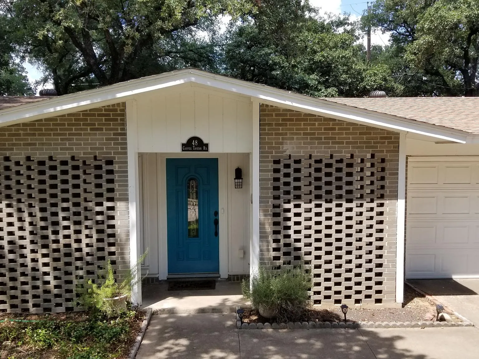 3 bed, 1.5 bath, 1026 sqft, $1,900 — Photo 2