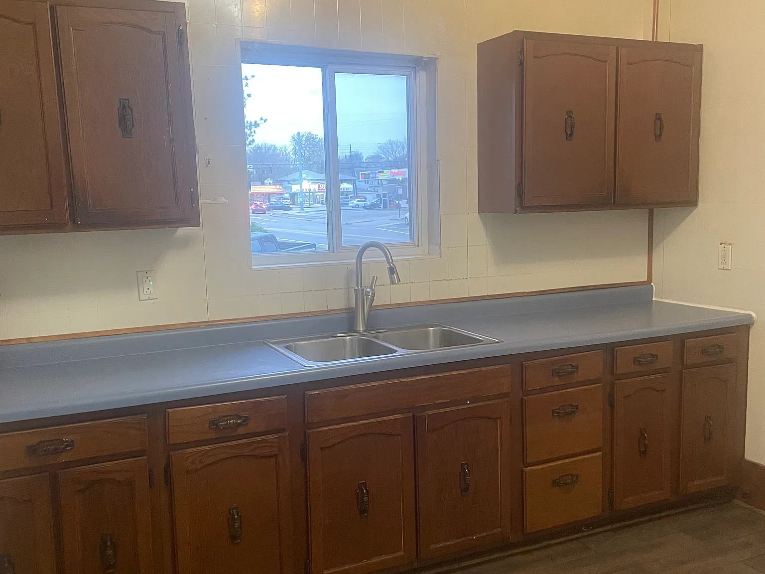 2 bed, 650 sqft, $860 — Photo 2