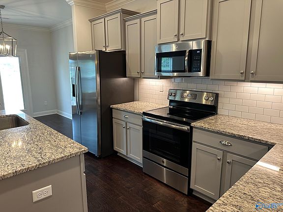 5th image of 23 Burke Ave