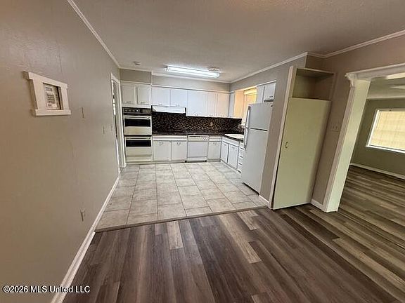 3rd image of 2171 Popps Ferry Rd