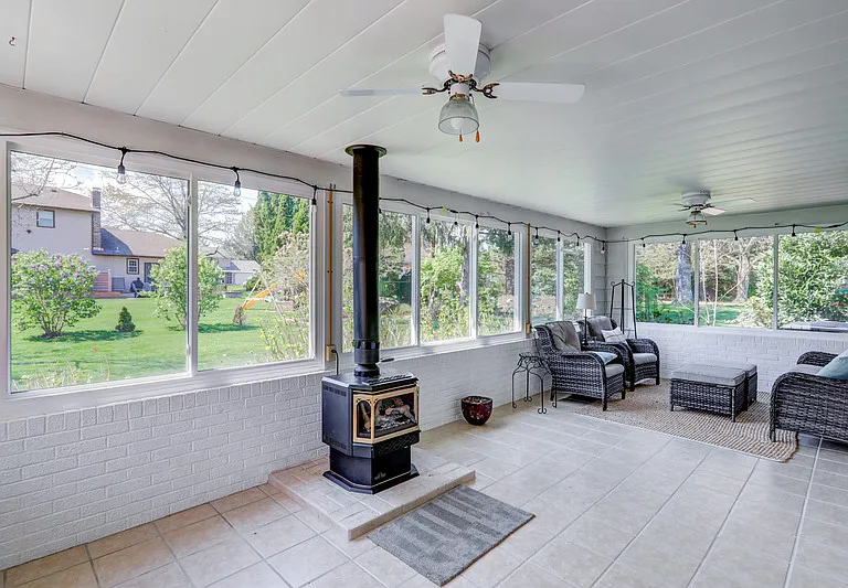 1827 Larchmont Ln — Photo 63