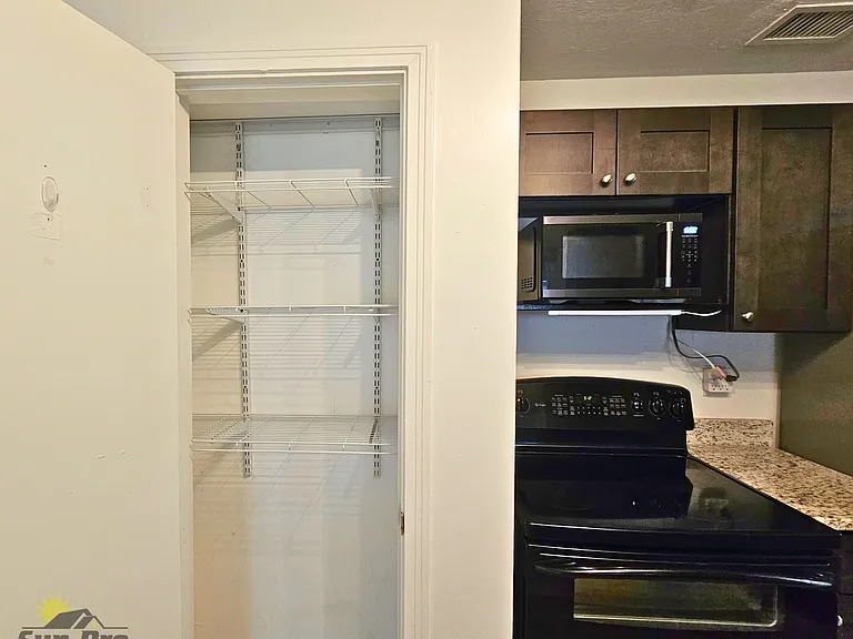 475 Riverside Dr — Photo 17