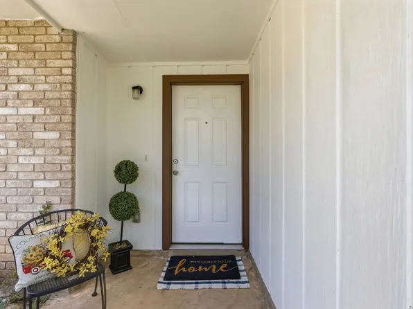 5942 CLIFF ROCK DR, San Antonio, TX 78250