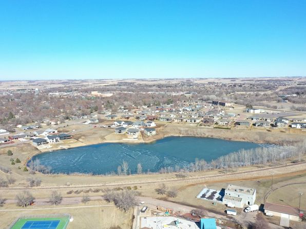 513 E Lakeview Dr, Brandon, SD 57005