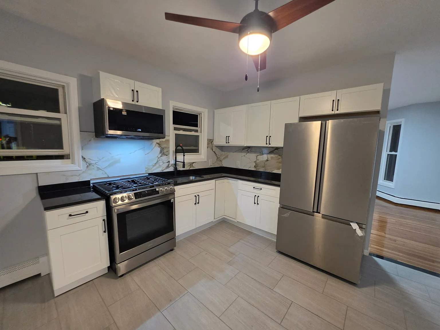 2 bed, 830 sqft, $2,100 — Photo 2