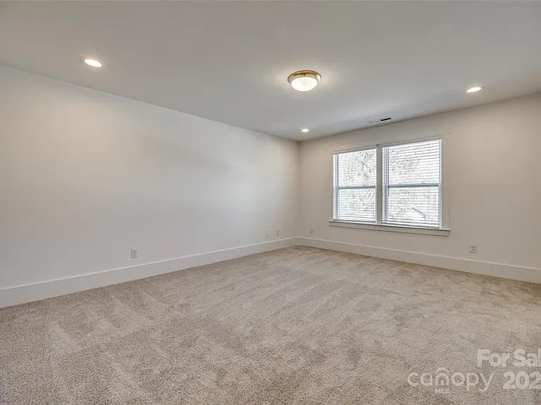 1237 Eastway Dr — Photo 29