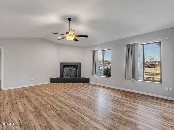 3rd image of 1842 Evergreen Dr
