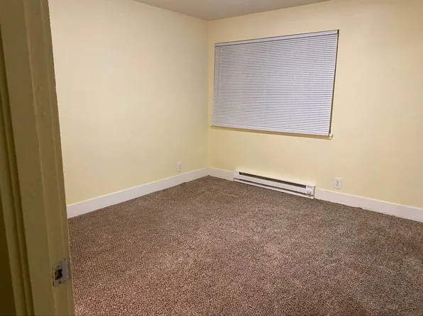 22415 30th Ave S APT 5, Seattle, WA 98198