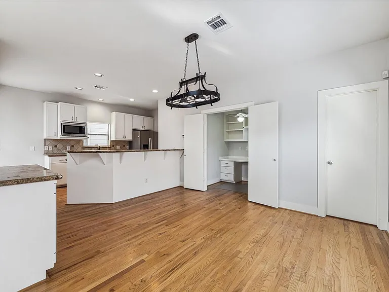 9710 Riddlewood Ln — Photo 7