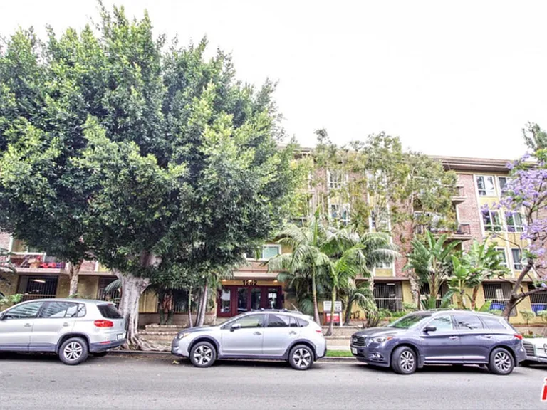 1262 S Barrington Ave #203 — Photo 30