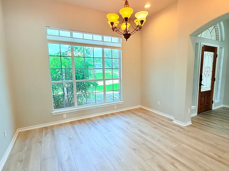 412 Shayla Ln — Photo 6