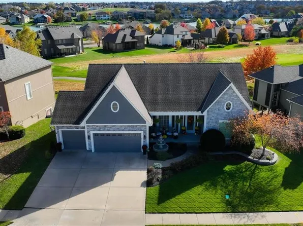 1303 Cross Creek Dr, Raymore, MO 64083