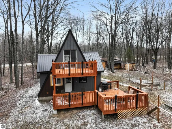 9341 W M 115 Hwy, Mesick, MI 49668