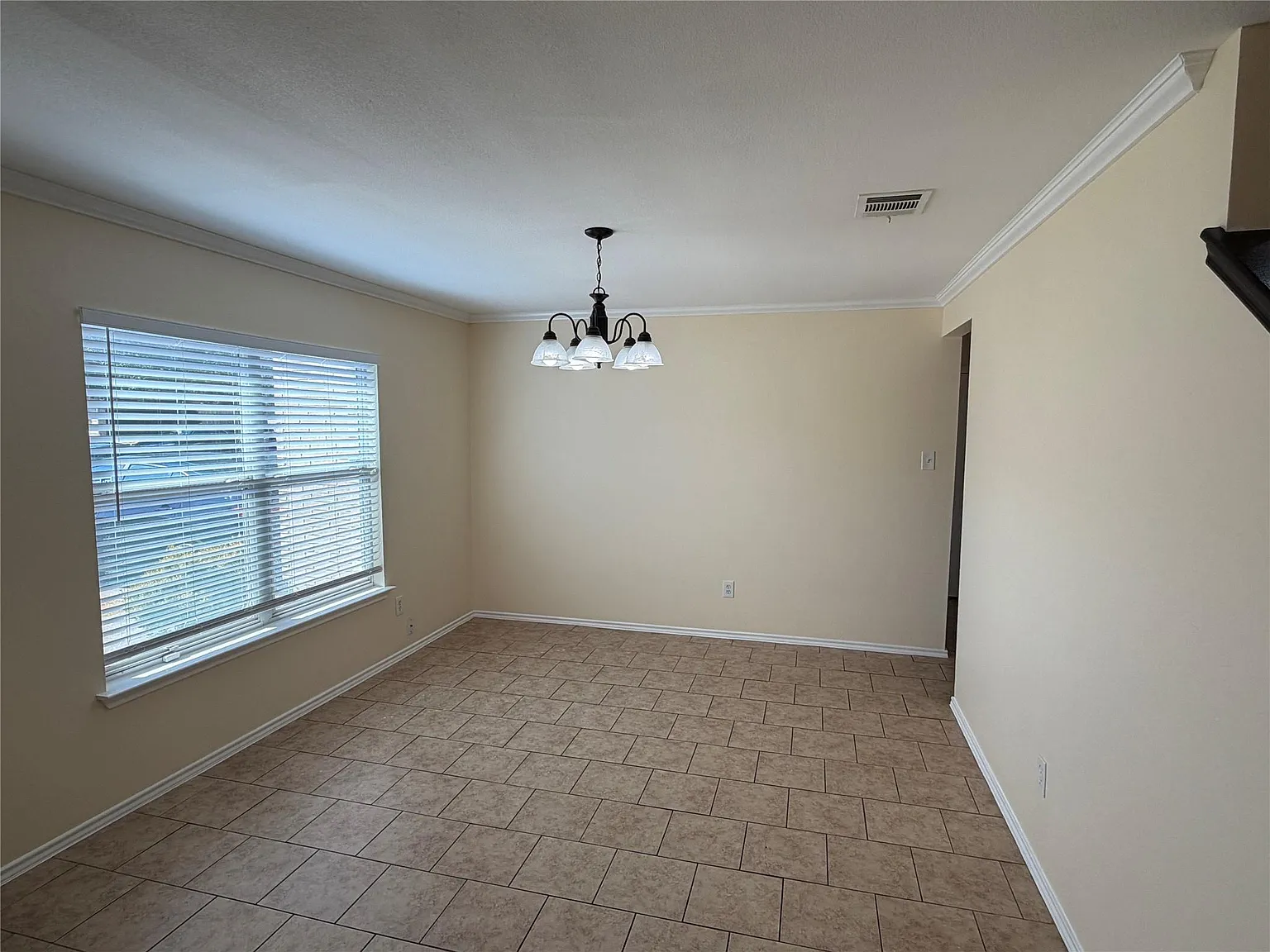 4 bed, 2.5 bath, 2268 sqft, $2,495 — Photo 3