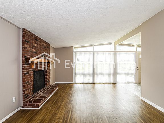 4th image of 440 Countryside Dr
