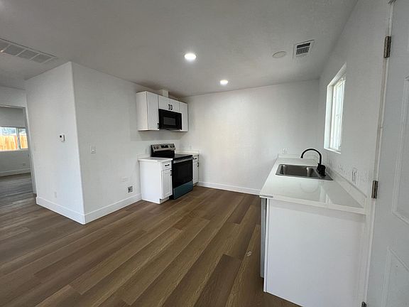 4th image of 1031 4th St