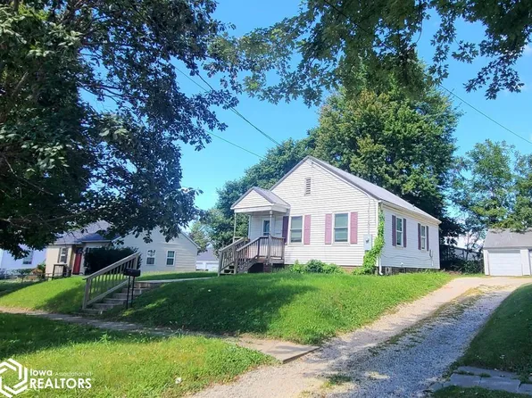 1403 High Ave W, Oskaloosa, IA 52577