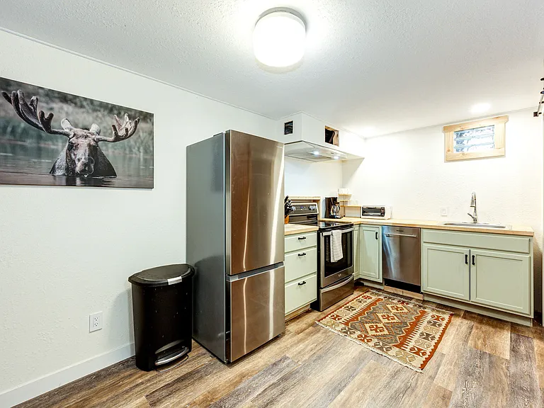 784 Urban St #B — Photo 9