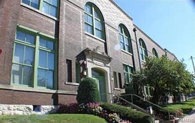 1st image of 4242 Laclede Ave APT 202