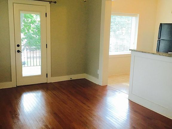 2nd image of 4326 Roanoke Pkwy APT 306