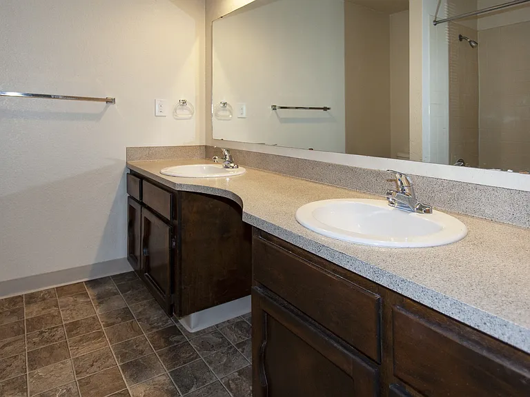 Lakeside Apartments — Photo 7