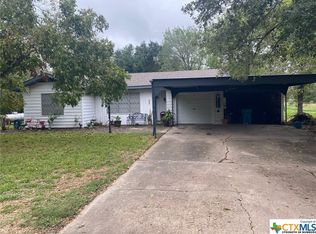 860 Buffalo St, Edna, TX 77957