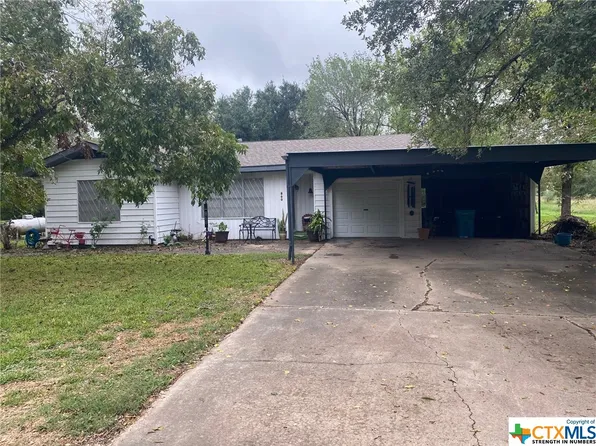 860 Buffalo St, Edna, TX 77957