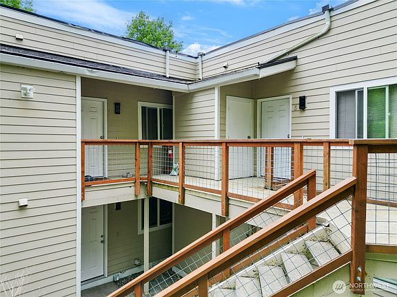 5th image of 218 10th Street