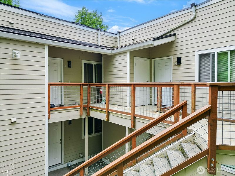 5th image of 218 10th Street