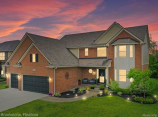 49365 Ladbrooke Ln, Chesterfield, MI 48047