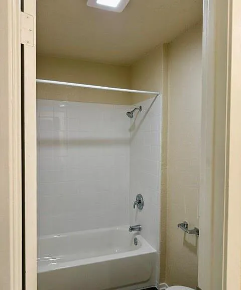 1500 Summer Creek Dr — Photo 11