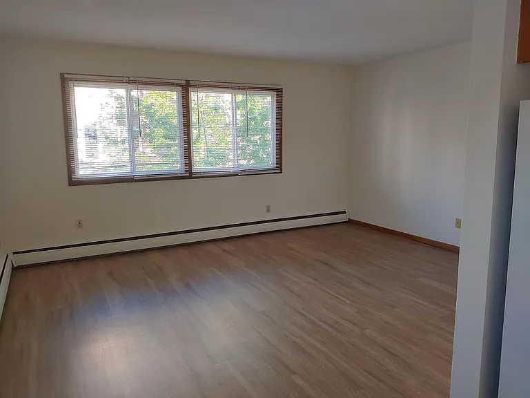 2420 Dupont Ave S — Photo 5