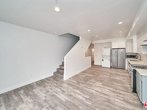 4th image of 603 1/2 W 41st Pl