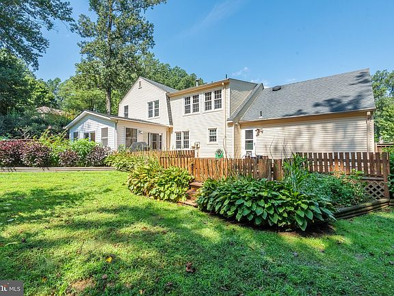 4th image of 9617 Whitecedar Ct