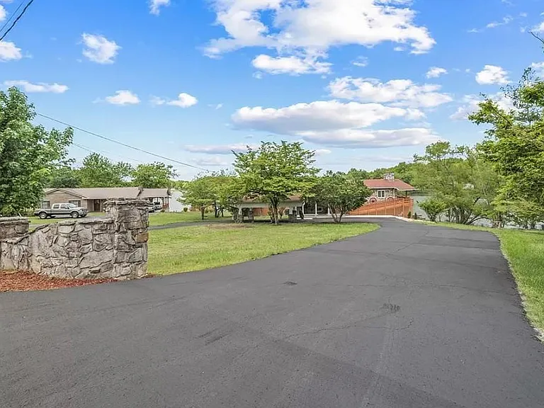 258 Idlewild Dr — Photo 5