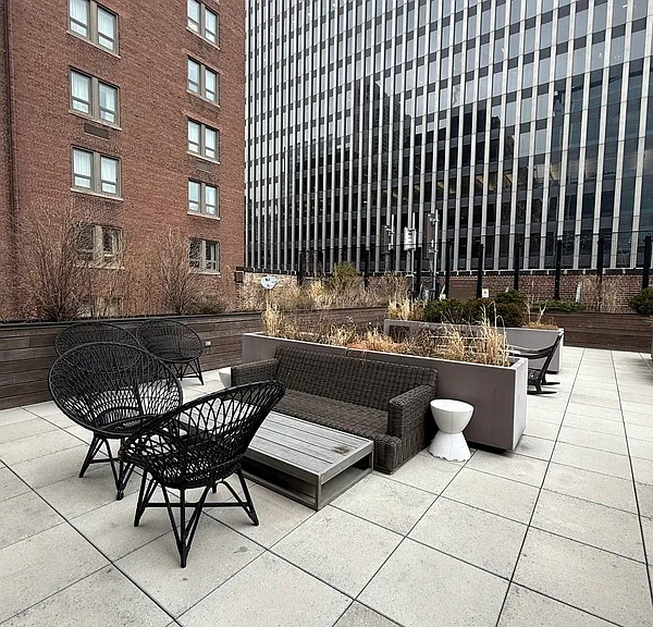 28 E Adams St — Photo 20