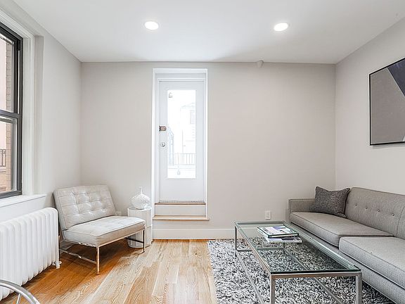 2nd image of 608 Cathedral Pkwy Unit Penthouse 3
