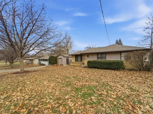 3907 73rd St, Urbandale, IA 50322