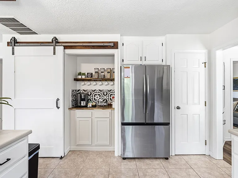 1720 Ridge Hill Ln #1 — Photo 4