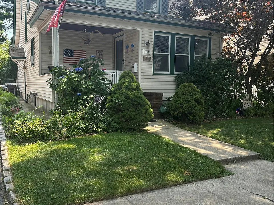 181 Violet Ave #2