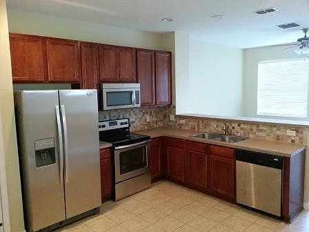 3 bed, 1362 sqft, $1,900 — Photo 2
