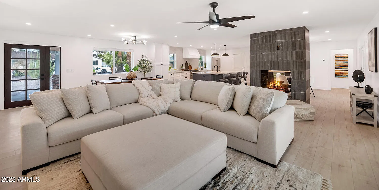 4 bed, 3.0 bath, 2989 sqft, $9,995 — Photo 3