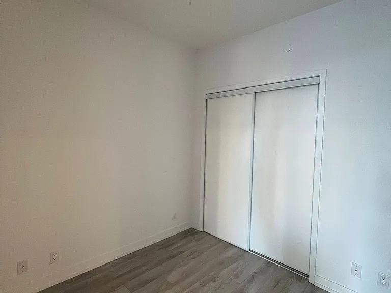 33 Helendale Ave #1407 — Photo 12