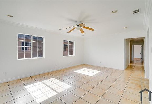 3rd image of 423 W Century Blvd