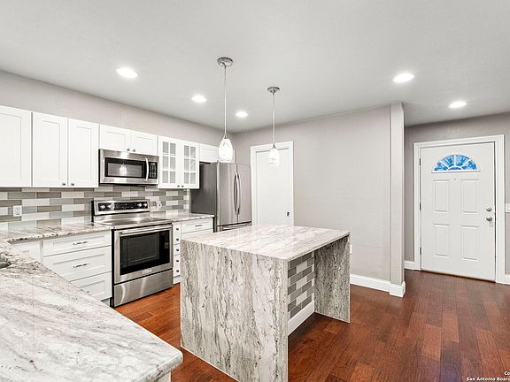4th image of 3803 BARRINGTON ST #9A