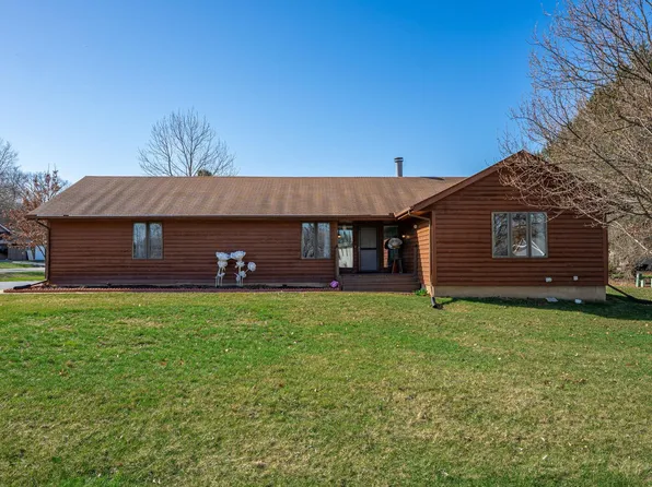 130 Drew Ct NE, Poplar Grove, IL 61065
