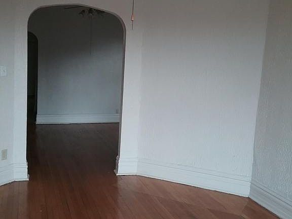 4th image of 843 N Waller Ave APT 2
