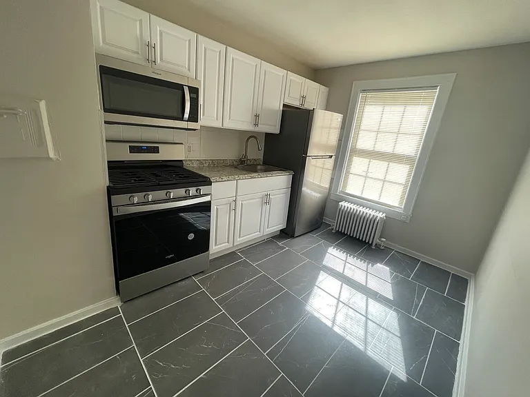 500-502 Alma Ter #4B — Photo 1