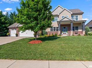 200 Pin Oak Ln, Springfield, IL 62711